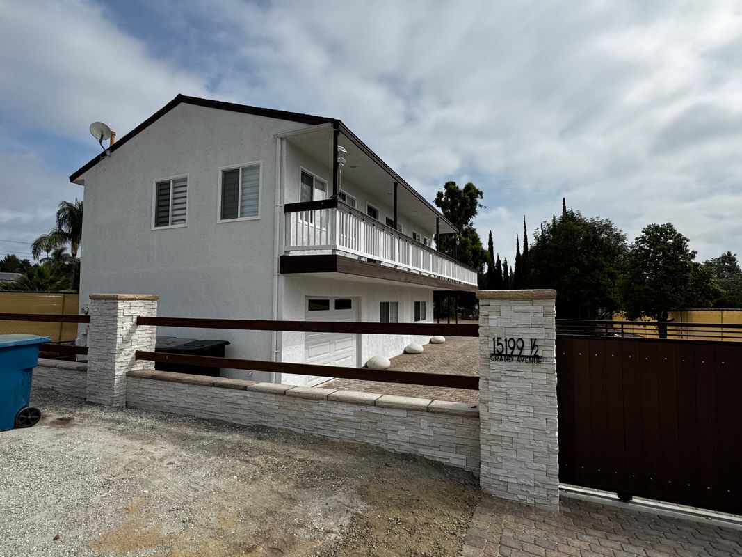 Foto principal - 15199 1/2 Grand Avenue