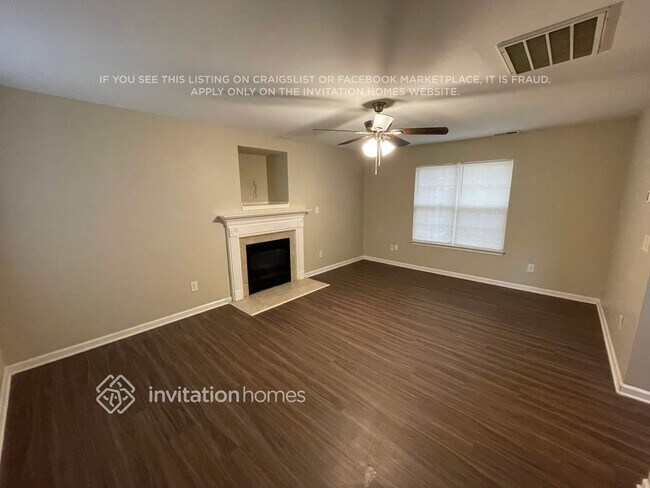 Foto del edificio - 9915 Travis Floyd Ln