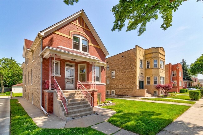 Building Photo - 4912 W Cornelia Ave