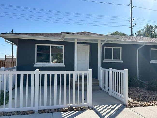 Vista frontal - 3438 N Cascade Ave