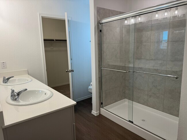 Baño principal - vestidor - 16113 Isles Dr