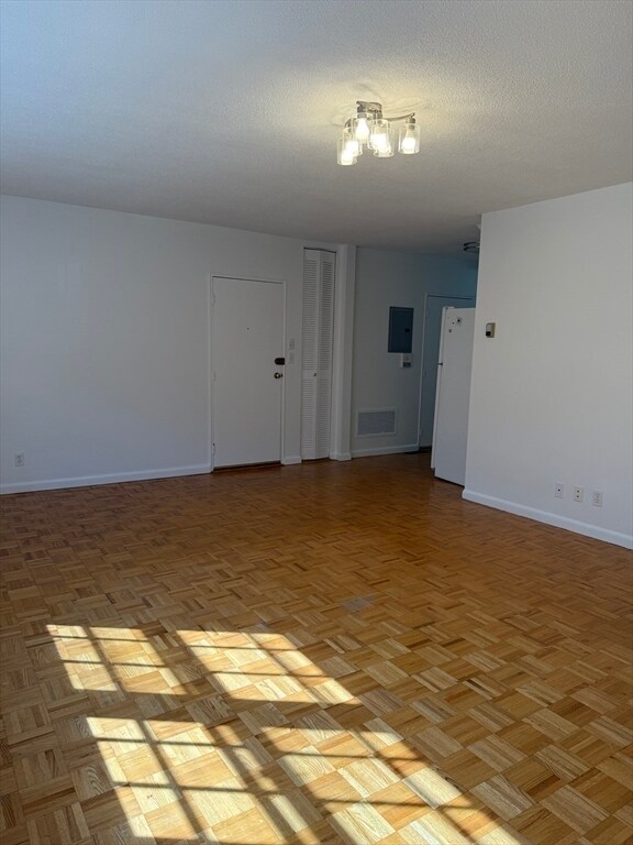 Foto del edificio - 137 Lake Shore Rd