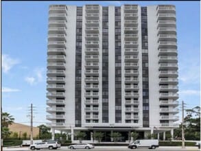 Building Photo - 400 E Colonial Dr