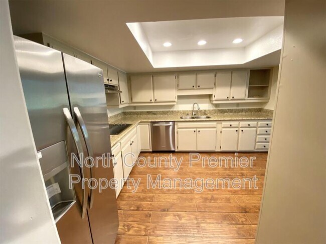 Foto del edificio - 2420 Torrey Pines Rd