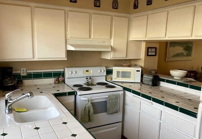 Building Photo - 48958 Desert Flower Dr