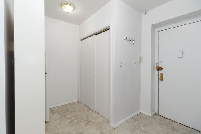 Building Photo - 131 E 94th St