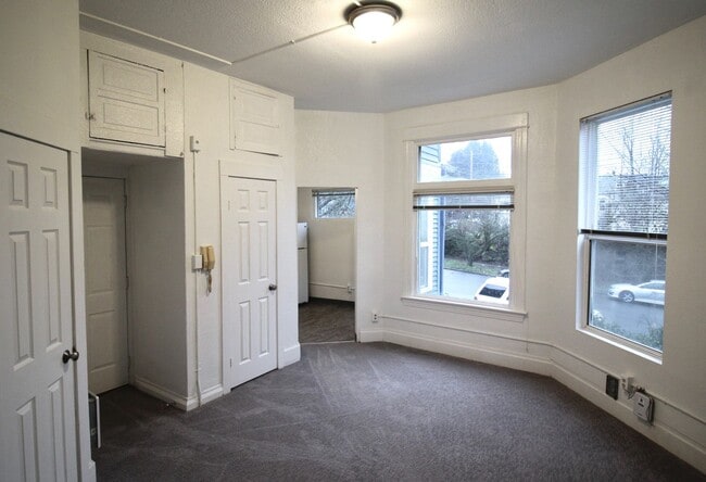 Interior Photo - Camdon - 1 Bedroom - Central District - Vintage Charm