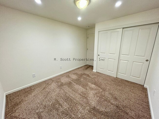 Building Photo - 1420 Chiltern Ct
