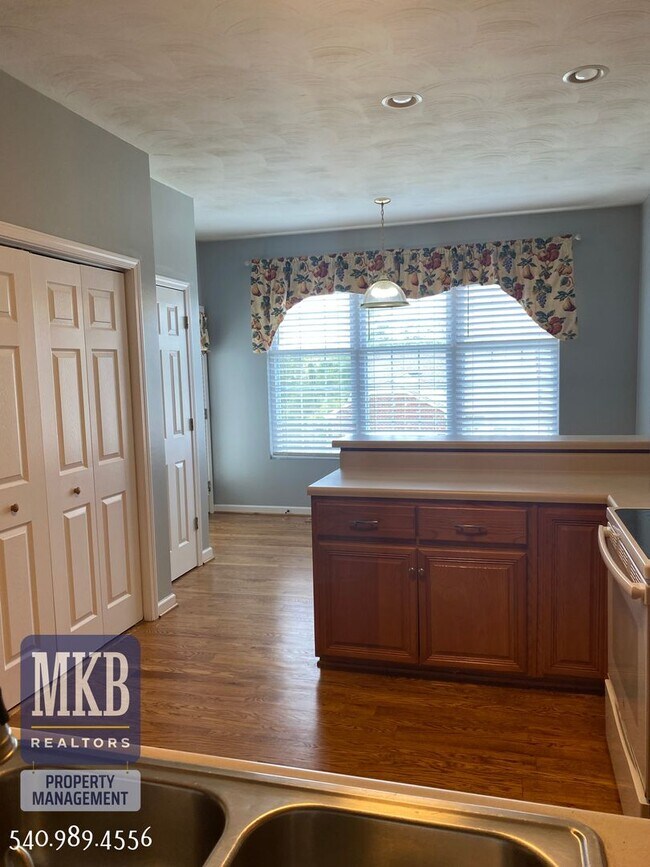 Building Photo - 3 bedrooms 3 baths Patio Home in Roanoke C...