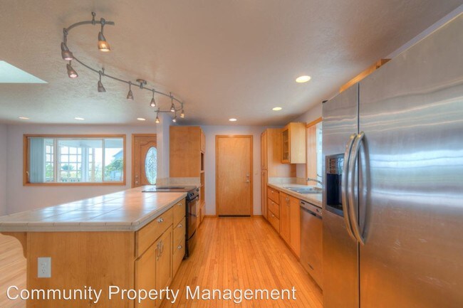Foto del edificio - 2 br, 2 bath House - 300 McClure Ave