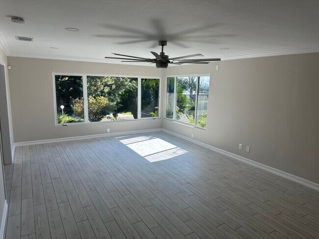 Building Photo - 3946 Claremont Dr
