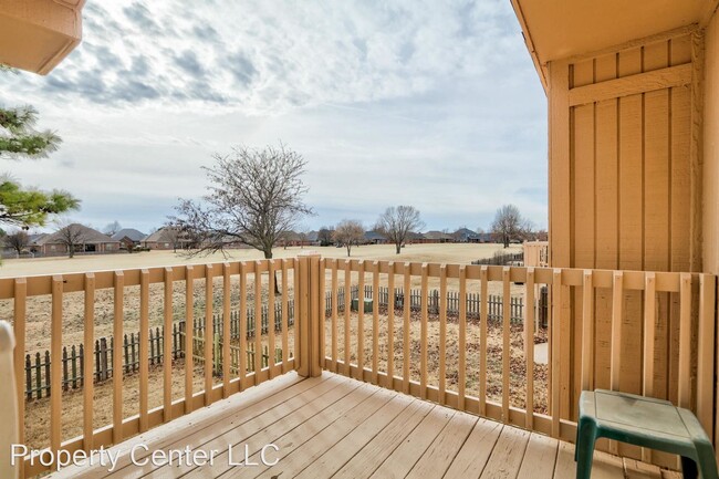 Building Photo - 2 br, 2.5 bath House - 11608 Surrey Hills ...
