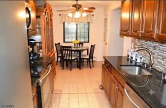 Building Photo - 14 Foxwood Dr