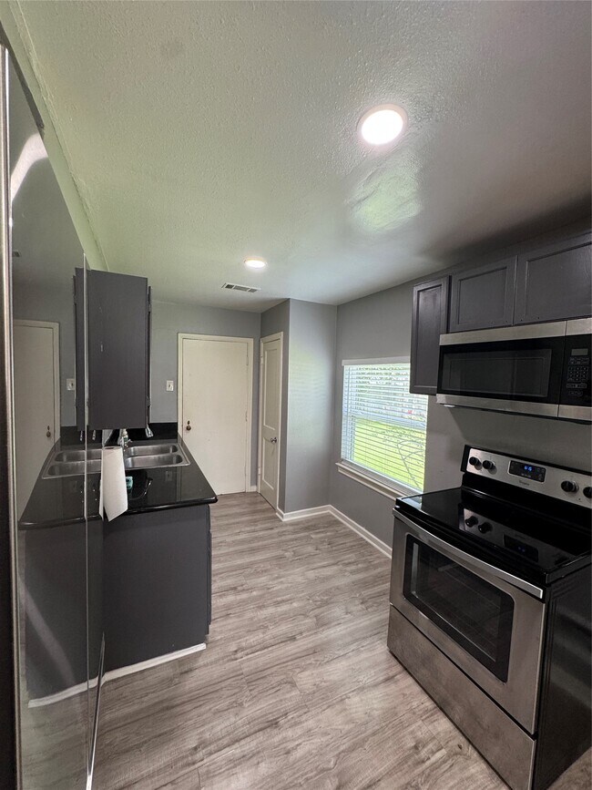 Foto del edificio - 6629 Corbin St