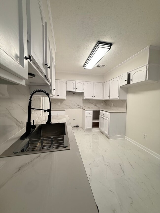 Building Photo - 723 Dunbarton Rd