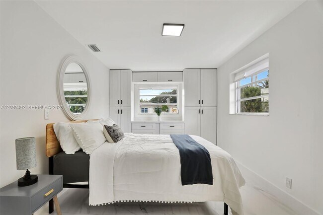 Foto del edificio - 1220 NE 8th St