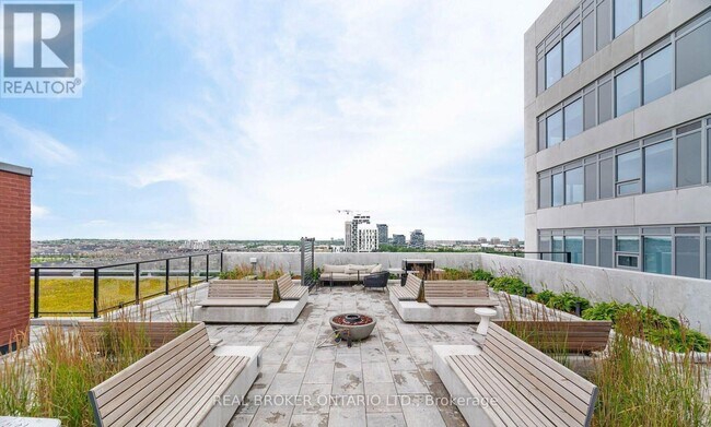 Building Photo - 3200 William Coltson Ave