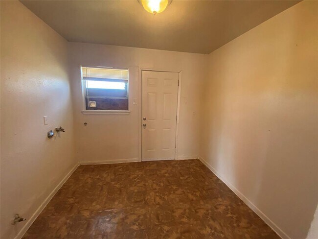 Building Photo - 4128 Grassmere St
