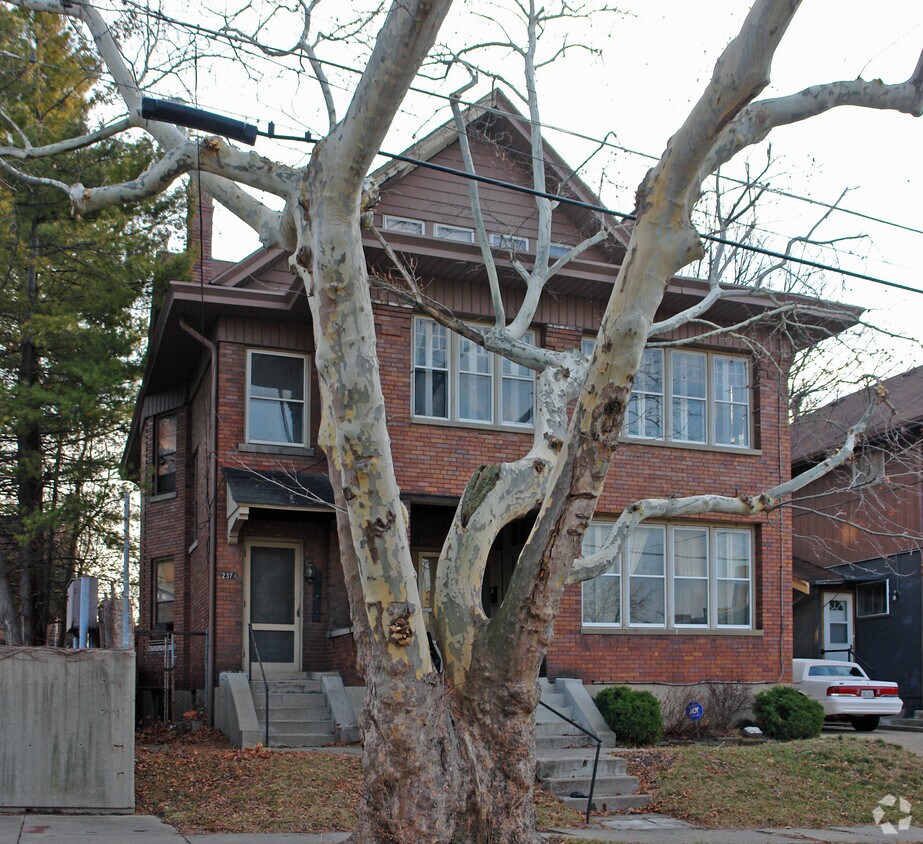 Building Photo - 2372 St James Ave