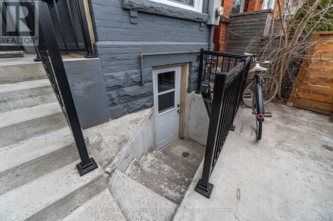 Photo du bâtiment - 274-274 Ossington Ave