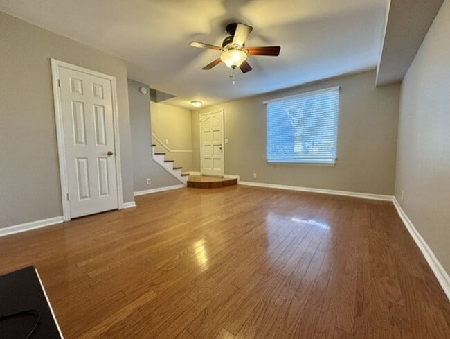 Building Photo - 2 Bed, 1.5 Bathroom Townhome with 2 Vehicle Carport