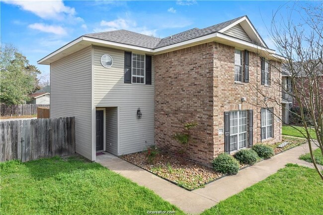 Building Photo - 1207 Oney Hervey Dr