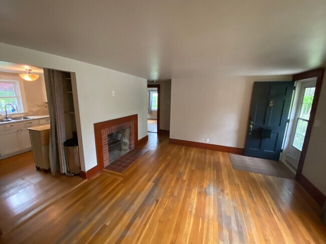 Foto del edificio - 623 Middle Rd