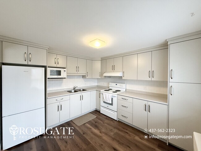 Photo du bâtiment - Bright 2-Bedroom Corner Apartment with Shared Backyard – Brampton