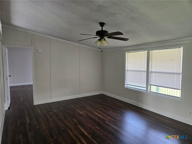 Foto del edificio - 566 Gateway Cir