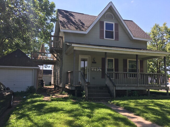 Building Photo - 429 Niagara St