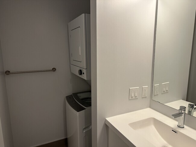 Photo du bâtiment - 1019 Simcoe St N