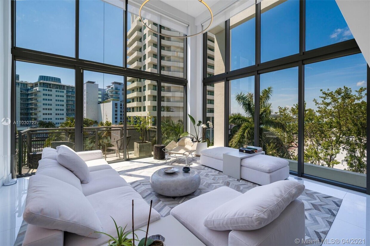 Foto principal - 6000 Collins Ave