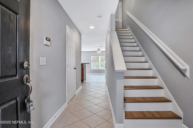Foto del edificio - 822 Black Cherry Dr S