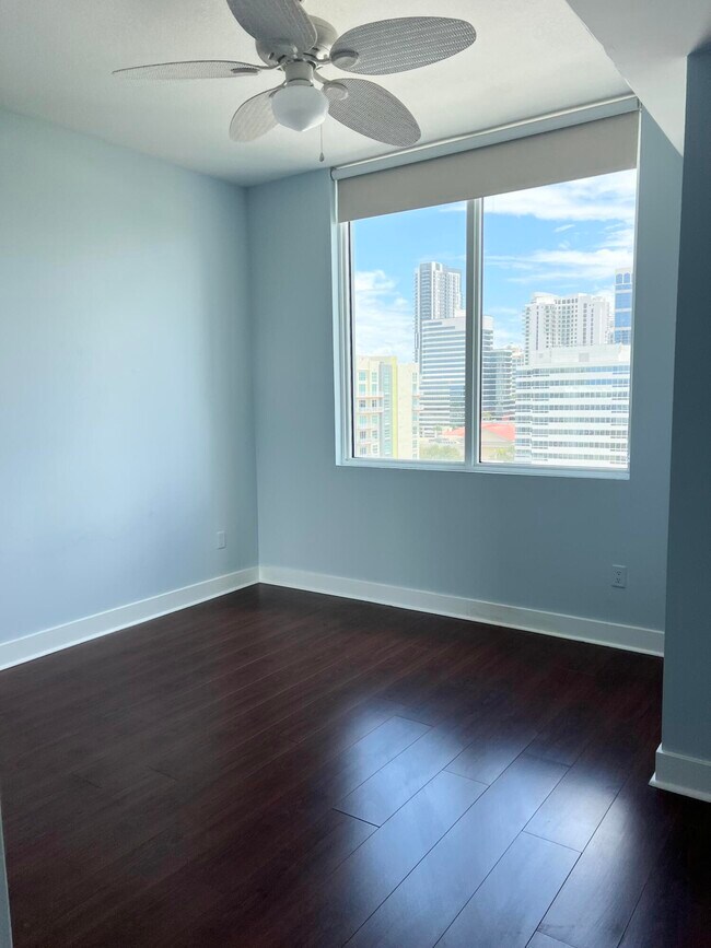 Foto del edificio - 315 NE 3rd Ave