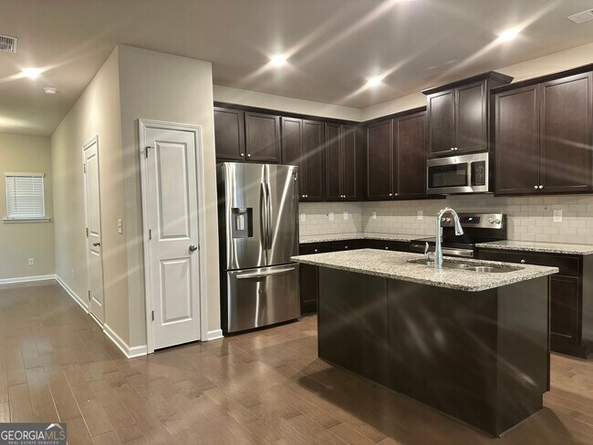 Building Photo - 7062 Mimosa Blf