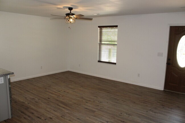 Building Photo - 7627-MF5-E4