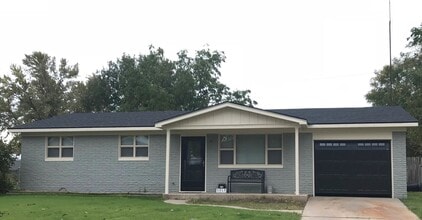 Building Photo - 5919 Rosewood Dr