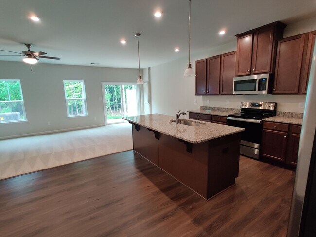 Foto del edificio - 3 Bedroom condo near major roadways