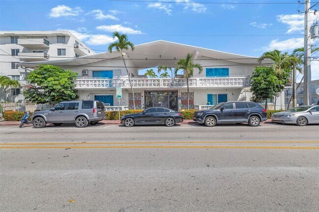 Foto del edificio - 8040 Tatum Waterway Dr