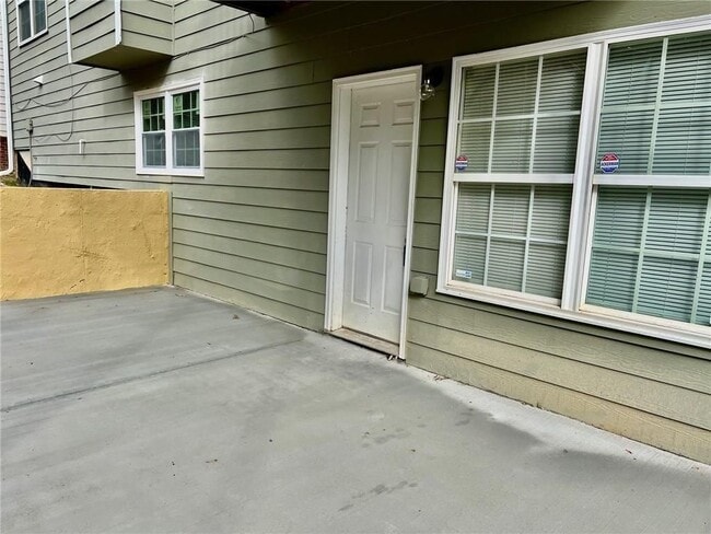 Building Photo - 4001 Oak Field Dr