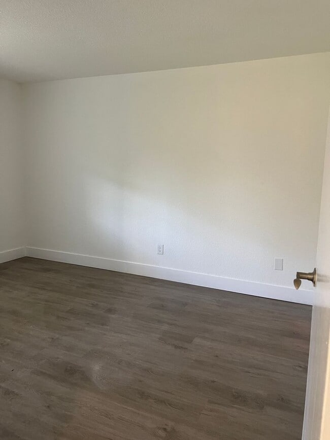 Building Photo - Beautiful and Roomy Apartment in Gated Com...