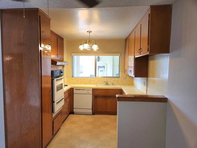 Building Photo - 4444 Whitsett Ave