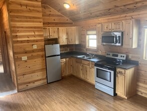 Building Photo - 111 E Cottonwood Dr