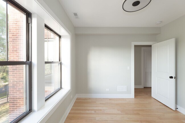 Foto del edificio - 2112 N Campbell Ave