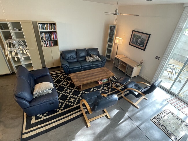 Foto del edificio - 3611 E 3rd St