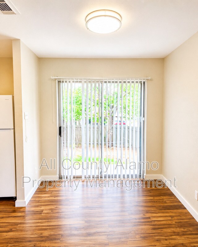Foto del edificio - 429 Zachry Dr