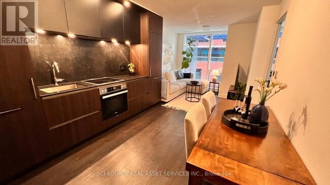 Building Photo - 15 Mercer St