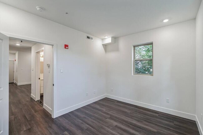 Foto del edificio - 5053 Ludlow St