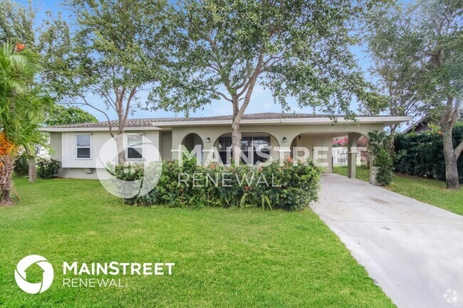 Building Photo - 839 Onyx Dr NE