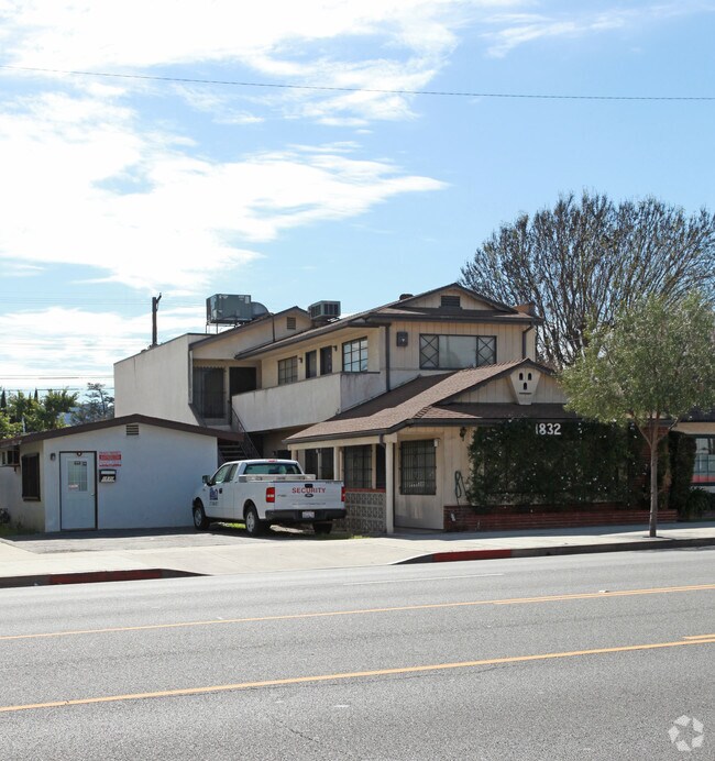 1832 W Burbank Blvd, Burbank, CA 91506 Apartments Burbank, CA